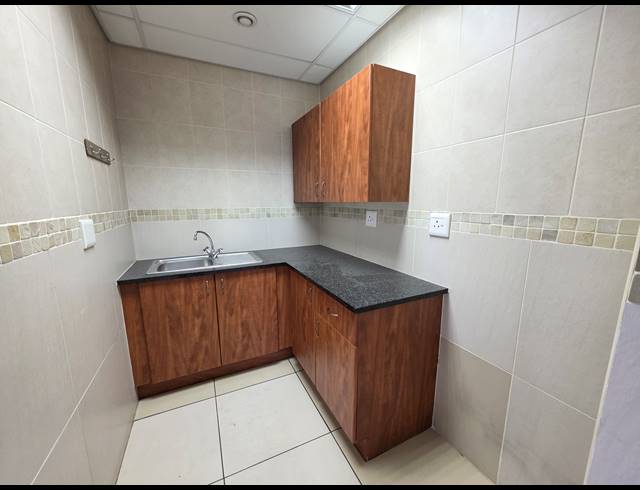 172M² OFFICE TO LET IN HONEYDEW